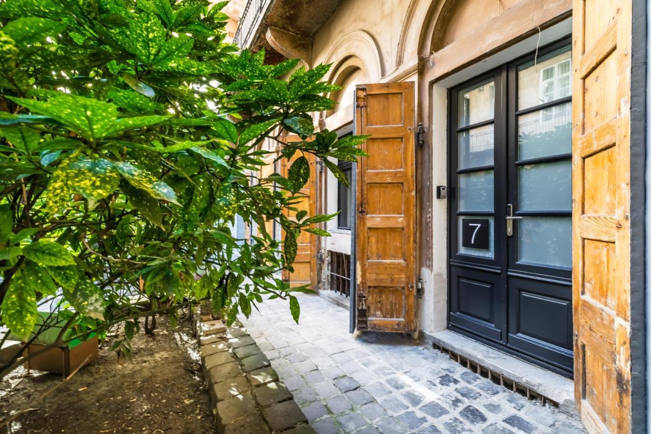 Urban Stable Luxury Apartments Budapeste Exterior foto