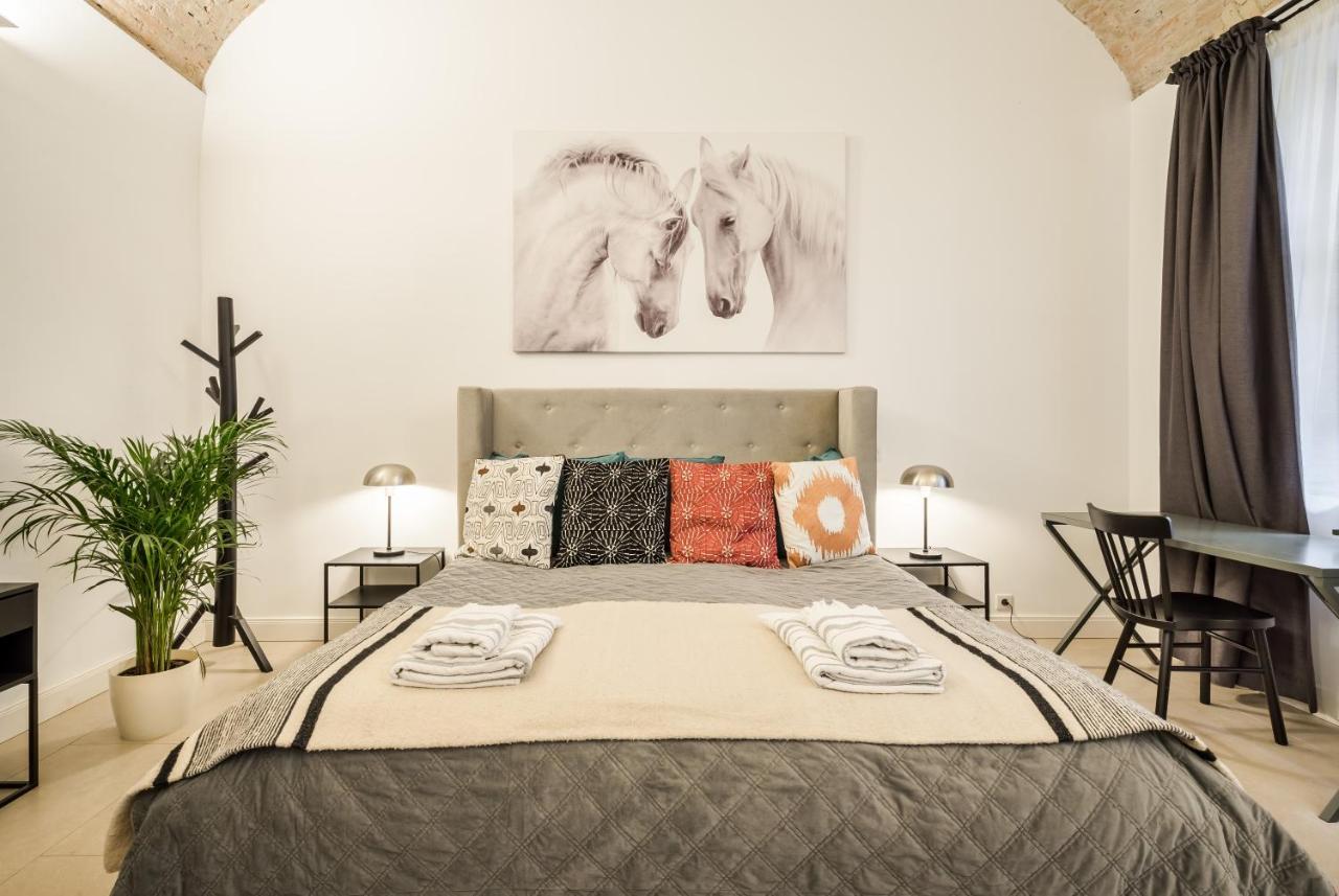 Urban Stable Luxury Apartments Budapeste Exterior foto
