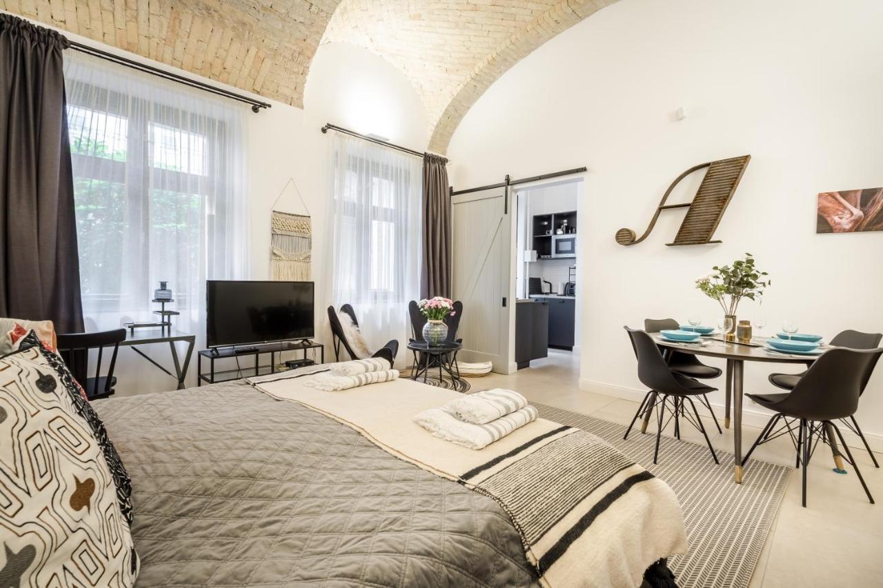 Urban Stable Luxury Apartments Budapeste Exterior foto