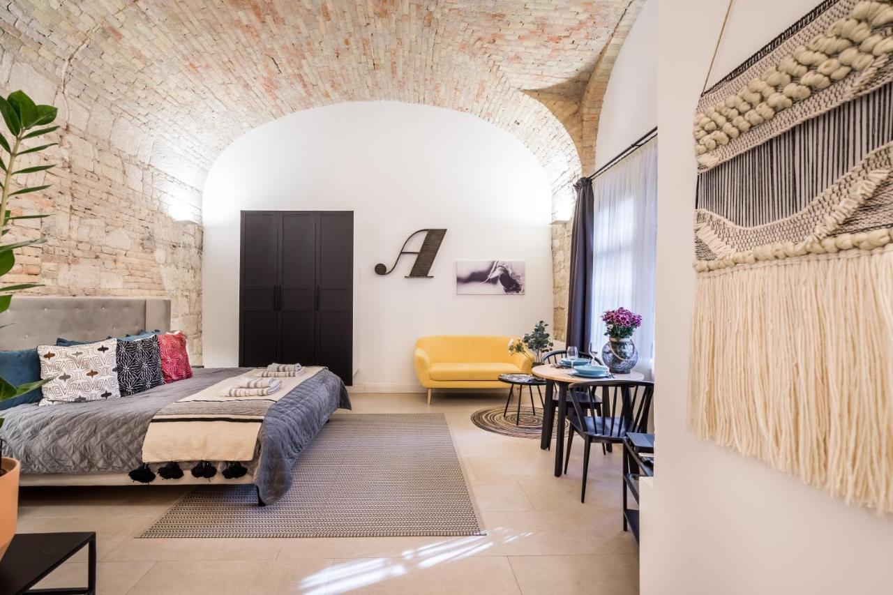 Urban Stable Luxury Apartments Budapeste Exterior foto